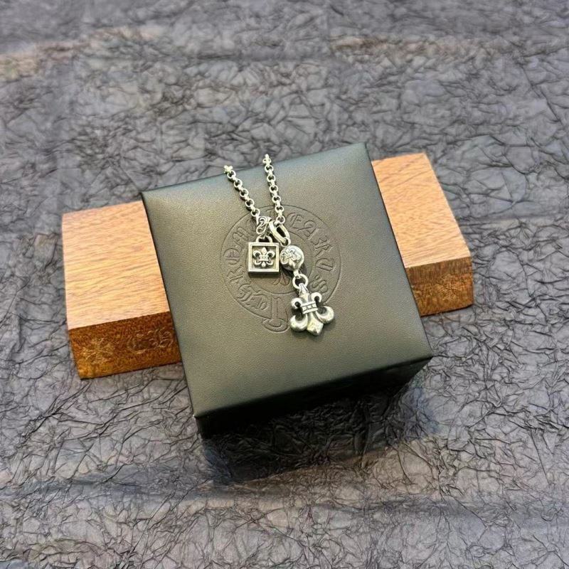 Ch**me He**ts necklaces